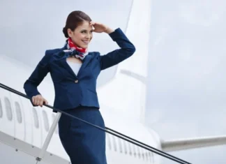 10 cele mai atractive stewardese ale companiilor aeriene din lume