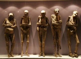 10 cele mai bizare tradiții funerare din lume