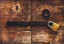 10 locuri neobișnuite pentru a ascunde banii în casă