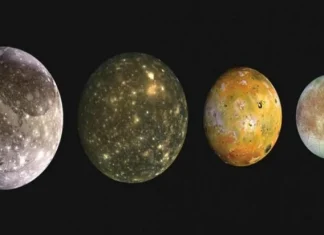 10 luni ciudate din sistemul nostru solar