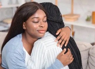 170 de citate de prieteni falși despre oameni falși