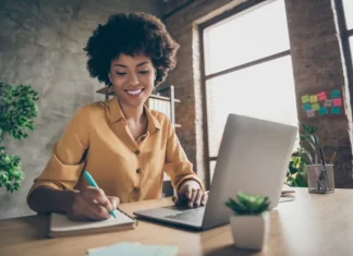 3 motive pentru a începe să scrieți în fiecare zi