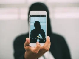 4 moduri în care telefonul tău mobil te-ar putea face urat