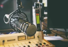 45 de citate Paul Harvey spunând „Restul poveștii”