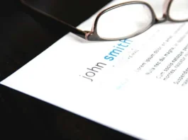 5 întrebări de pus înainte de a utiliza un generator de CV-uri