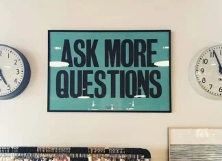 5 tehnici pentru a pune întrebări dificile la locul de muncă sau în viață