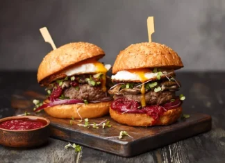 50 de citate Guy Fieri din gazda restaurantelor, autovehiculelor și scufundărilor
