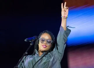 60 de citate lirice ale HER care îți vor cânta sufletului