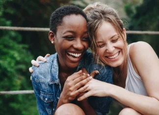 75 de citate de râs care dovedesc de ce este cel mai bun medicament