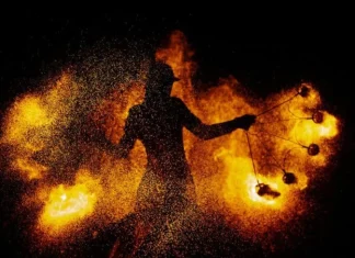 75 de citate puternice despre foc care te vor lăsa să arzi pentru mai mult