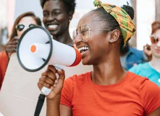 79 Citate de protest și activism care să vă inspire la acțiune