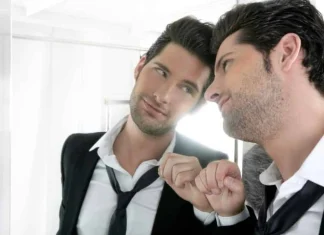 80 de citate narcisiste pentru a înțelege mai bine oamenii absorbiți de sine