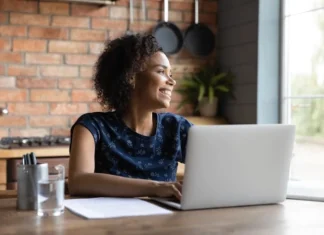 Atingerea succesului: Privind înapoi în timp ce mergem înainte