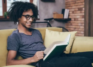 Cele mai bune 10 cărți de autoajutor pentru a-ți transforma viața