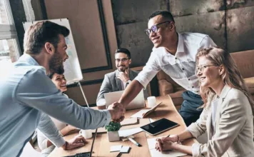 Cele mai bune 10 cărți despre mentalitatea afacerilor pentru eforturi de succes