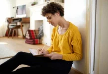 Cum mă ajută scrisul să mă vindec de PTSD