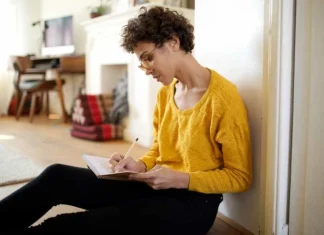 Cum mă ajută scrisul să mă vindec de PTSD