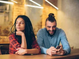 Cum să evitați comunicarea greșită în relații