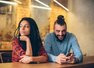 Cum să evitați comunicarea greșită în relații