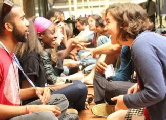 Cum să flirtezi 101: de unde să începi