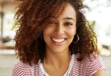 Cum un zâmbet atent îți îmbunătățește fericirea și sănătatea