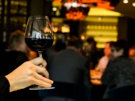 Cum vă poate răni gândirea băutul în vacanță