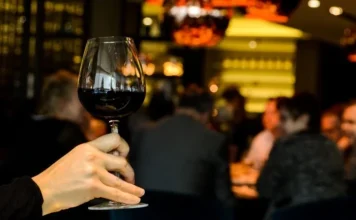 Cum vă poate răni gândirea băutul în vacanță