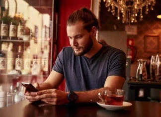 De ce pierzi atât de mult timp pe Facebook