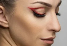 Eyeliner colorat: trendul verii