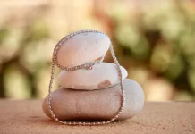 Istoria colierului de dama si cum sa-l alegi pe cel de aur