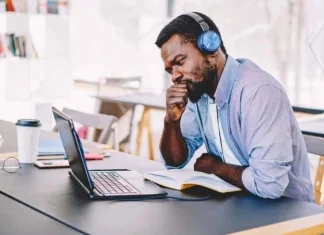 Peste 30 de cursuri online și programe de formare pentru a-ți avansa cariera