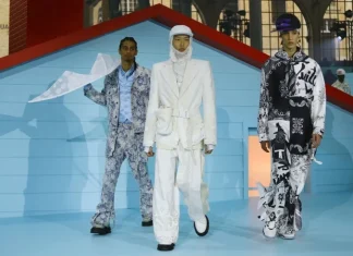 Săptămâna modei de la Paris bărbați: topuri și șlapi