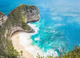 Top 10 cele mai uimitoare plaje de pe stânci din lume