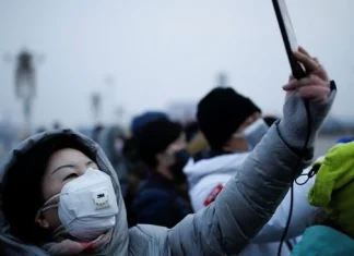 Top 10 farse nebune și teorii ale conspirației despre virusul Corona