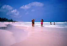 Top 10 minunate plaje roz din lume