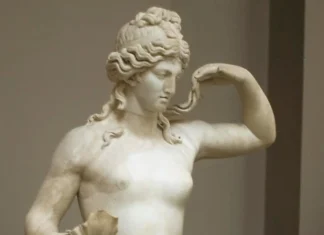 Top 10 zei și zeități nebuni din lume