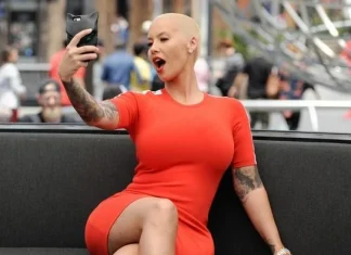 Top 15 celebrități care au fost fierbinți chiar și cu capul chel