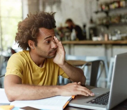 Tulburarea de anxietate la colegiu: simptome și pericole