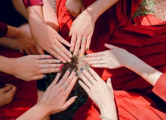 Unghii decorate: tendințe și cele mai tari culori