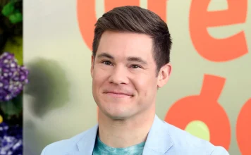 De ce actorul Adam Devine considera ca filmele cu supereroi au ruinat comediile?