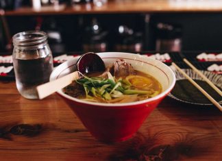 Top 10 nascociri despre mancare