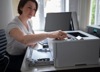 Imprimantele cu toner vs imprimantele cu rezervor