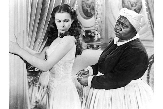 Hattie McDaniel [alaturi de Vivien Leigh] in „Gone With the Wind”.  (MGM Studios/Getty Images)