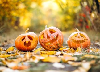 Originile Halloween-ului: Trucuri, bunatati si strazi pietruite