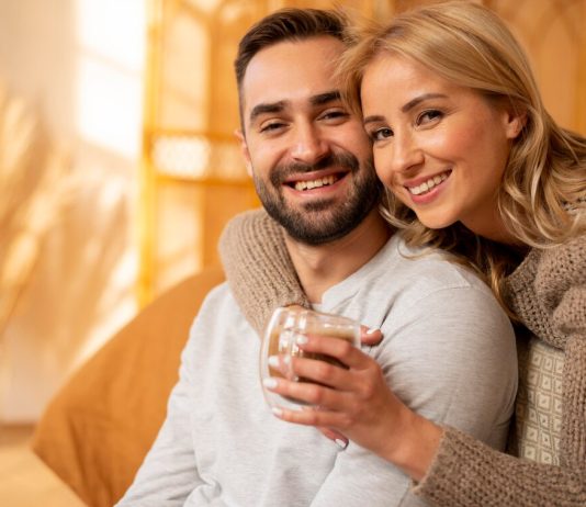 Atentie, romantici! Aplicatiile de dating chiar pot aduce relatii frumoase